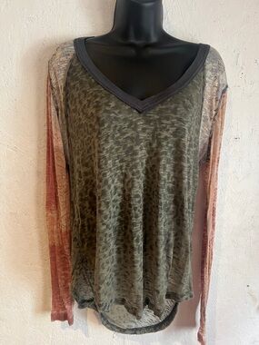 We The Free Olive Green V-Neck Long Sleeve Top with Rust Contrast Sleeves